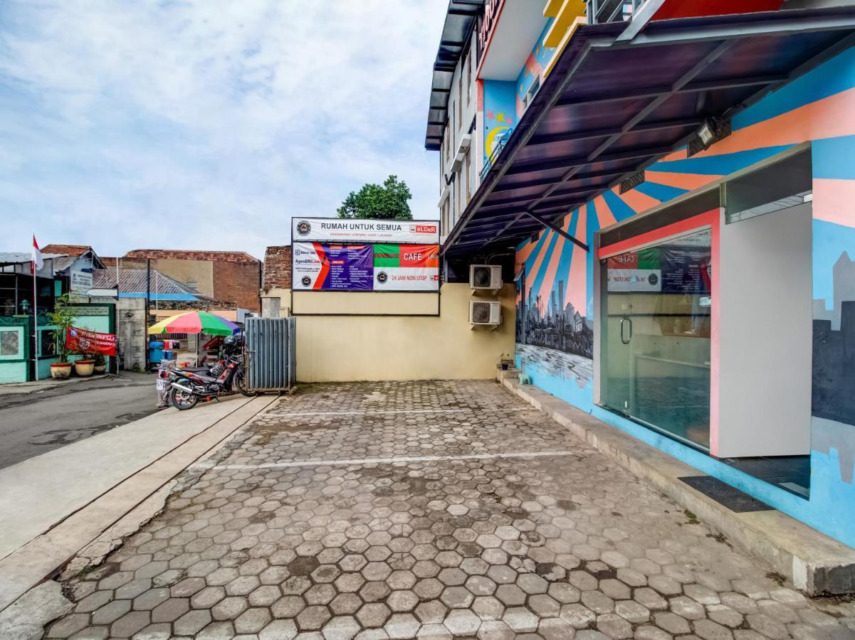 Oyo 3750 Elder Guest House Bandung Exterior photo